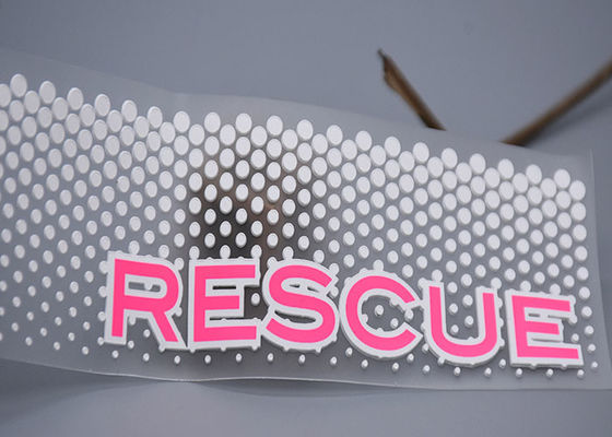 명백한 열 가소성 폴리우레탄 수지 하얀 실리콘 점은 의복을 위해 인쇄패치 커스텀 로고를 지킵니다