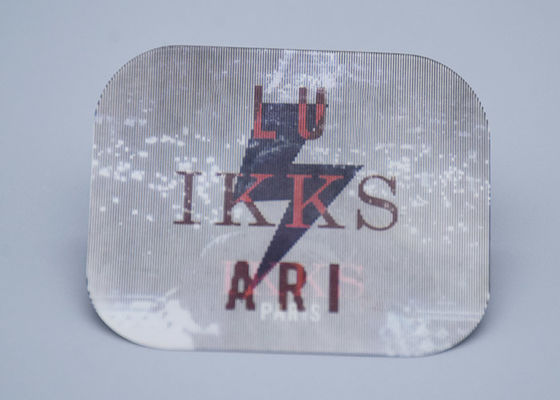 열 가소성 폴리우레탄 수지 재료는 네개 컬러 로고들과 맞춘 가먼트 라벨을 프린팅했습니다